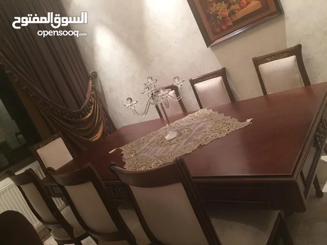 طاولة سفره مع دريسوار بوفيه شبه جديد