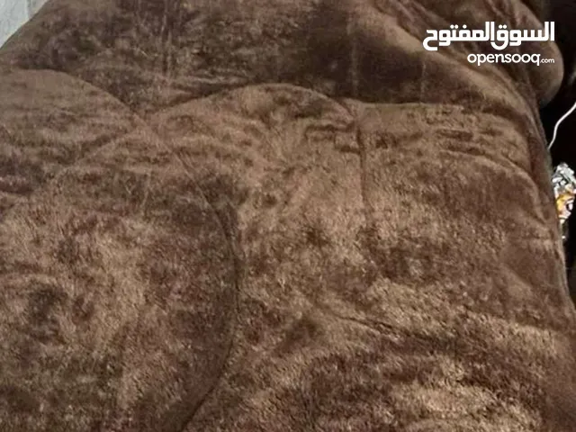 تخت خشب بني