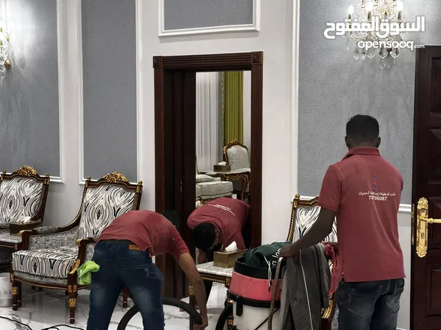 خادم للتنظيفات ومكافحة الحشرات