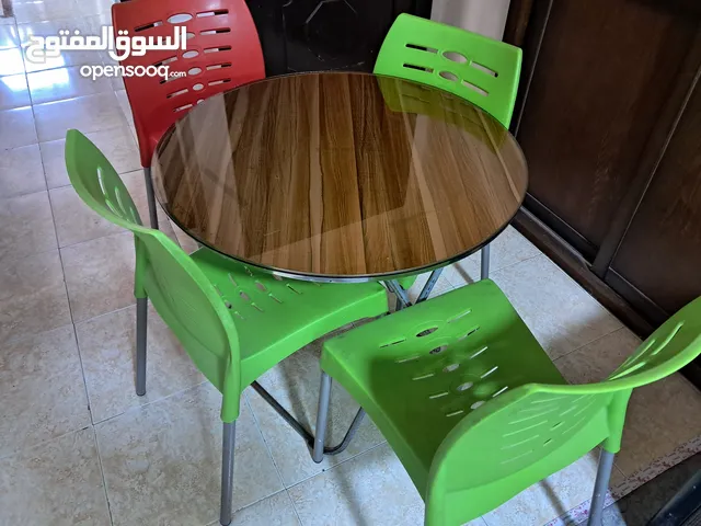 اثاث مستعمل: طاولة سفرة مع 5 كراسي بحالة ممتازة جدا