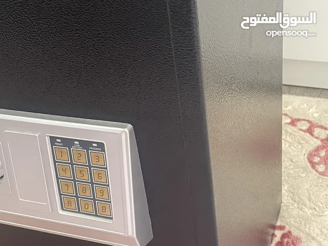 خزانة ادس فيها اي شي للبيع