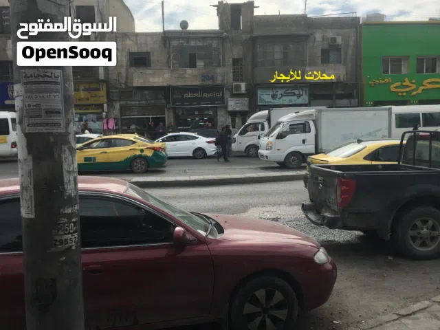 محل تجاري مميز للأيجار الوحدات شارع مادبا الرئيسي بجانب مطعم عربي افرنجي