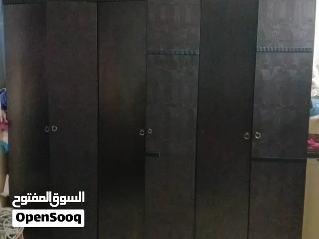 خزانة لون بني محروق للبيع