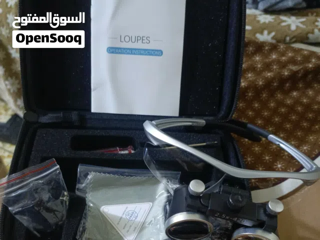 عدسات مكبرة طبية / هندسية المواصفات: قوة تكبير 2.5x مع مسافة عمل 420 ملم.