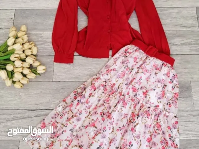 تنوره مع قميصها وحزامها بـ 6000