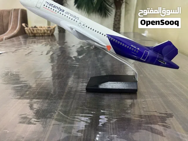 مجسم طائرة الخطوط الوطنية (Wataniya Airways) - إصدار نادر لهواة الطيران