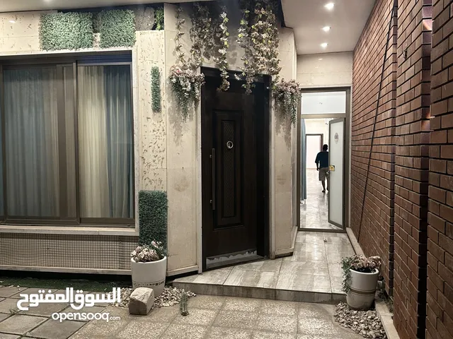 400 m2 4 Bedrooms Townhouse for Rent in Baghdad Mansour