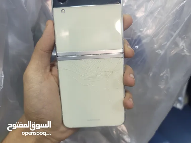 Samsung Galaxy Z Flip3 5G 128 GB in Sana'a