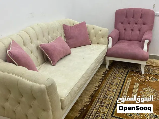 صالونات صنع إيطالي 2 كنبات. 2 كراسي حاجة منظمه