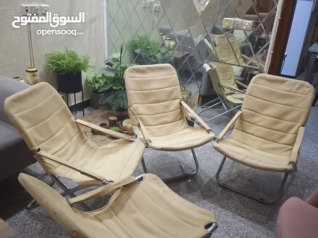 اربع كراسي استراحة قابلة للطي تصلح حديقة او مزرعة او مسبح وسهل نزع الغلاف وغسله عند الاتساخ