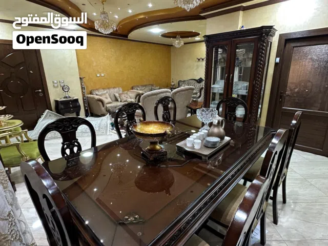 طقم طاولة سفره خشب زان ثقيلة ومرتبه للبيع بسعر مغري