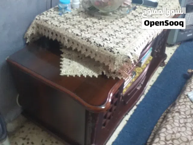 بيع لضرورة طاولة شاشة مرتبة 25 سجادة تركي لكبيرة ب 25 سجادة الاصغر 18تركي ثقال كلهم بحالة جيدة