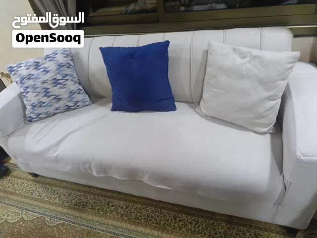 طقم كنب بتصميم عصري وأنيق