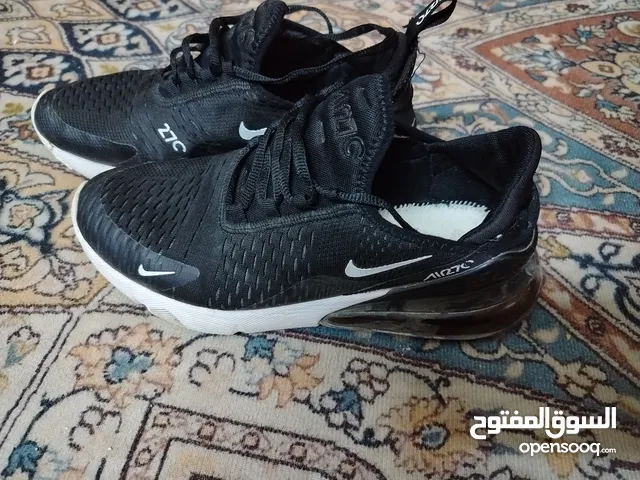 بوط رياضه نايك