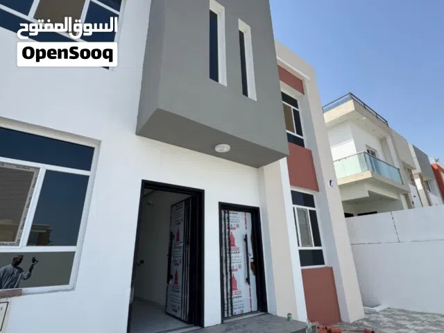 فلل حديثة للبيع في المعبيلة الجنوبية الخط الأول (مساحة البناء: 360 م2)