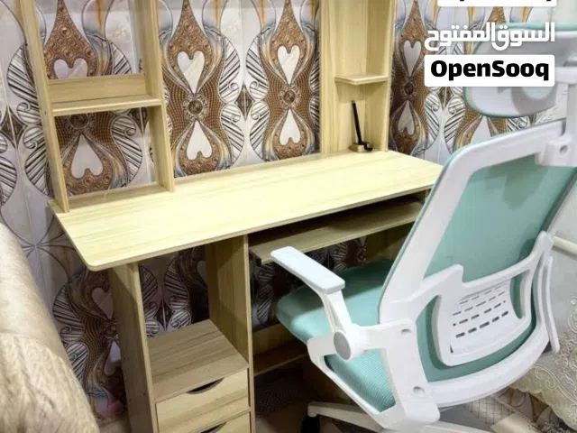 ميز مكتبي مستعمل قليل نوعية قوية NDFوبي مجال للطيبين يفيد للدراسة والكيمنك والكرسي