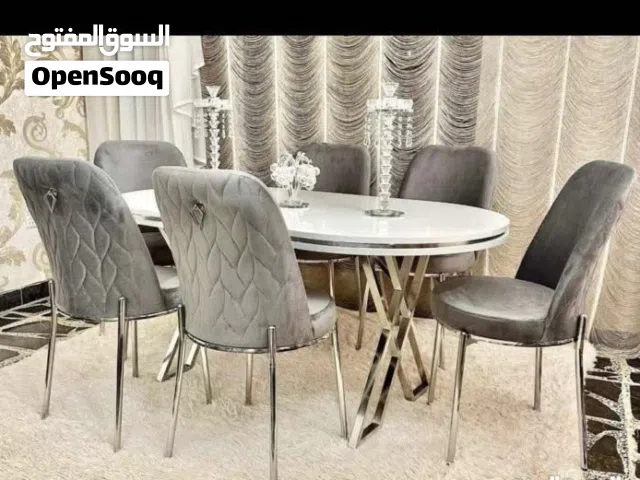 طاوله طعام مع 6 كراسي – أبيض × رصاصي  شبه جديد للبيع