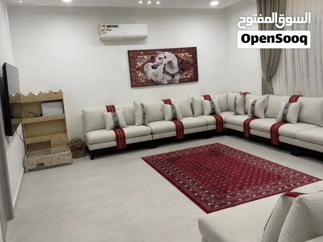 كنب ملكي حالته ممتازه جداً