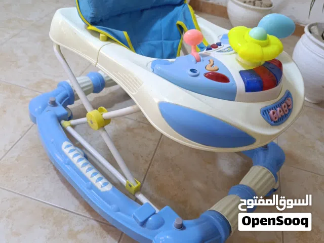عربة اطفال ( اولاد) بحالة ممتازة استعمال نظيف وبسيط