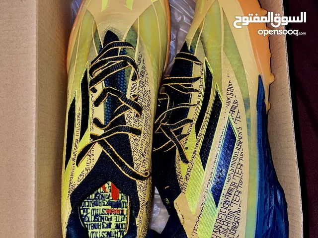 40 Sport Shoes in Al Dhahirah