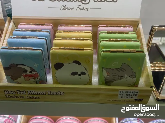 يوجد لدينا مكياج وشرابات طبيه سليكونيه وفلترات تنقيه المياه واشياءاخرى