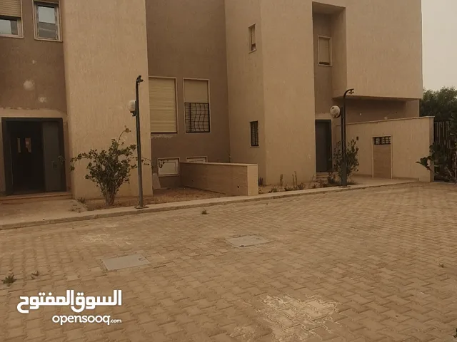 300m2 3 Bedrooms Townhouse for Rent in Tripoli Ain Zara