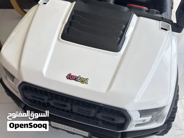 سيارة أطفال نظيفة