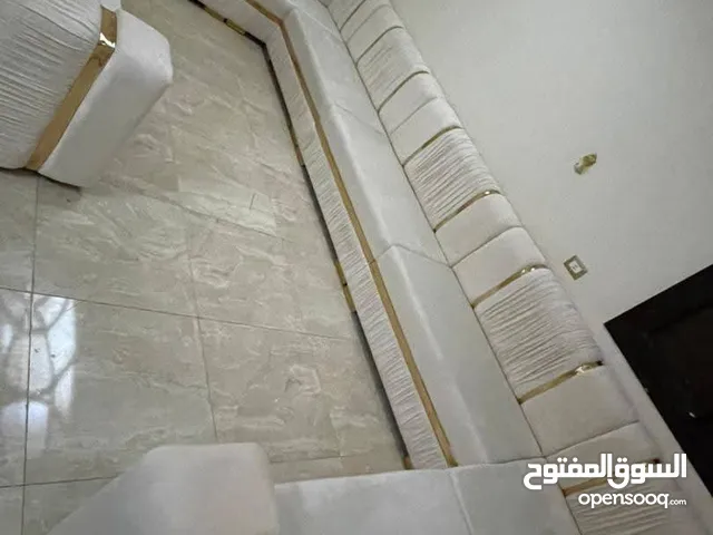 ورشة تنجيد وصيانه الصالونات وتغليف جلسات والفراشات