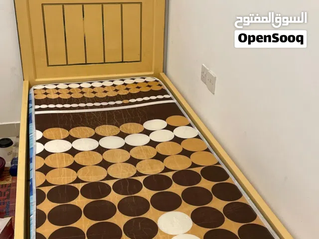 سرير خشب مستعمل للبيع