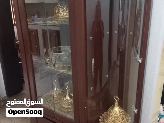 بوفيه نظيف شبه جديد كامل بالاناره الداخلية