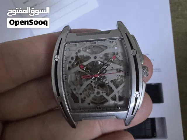 سيكا دزاين  تحتوي على 25 حجر كريم