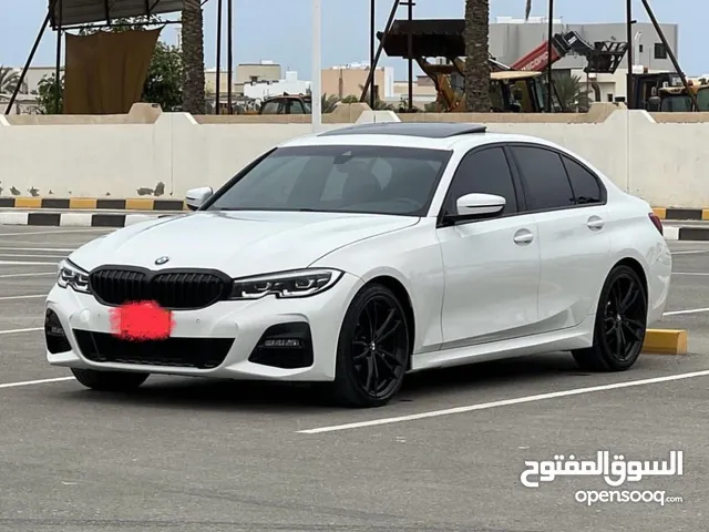 بي ام دبليو 330i موديل 2021 بلون مميز فول اوبشن بموصفات M3.