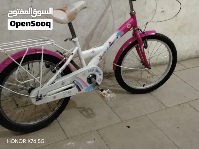 دراجة بناتية للبيع بحالة ممتازة بالفروانية