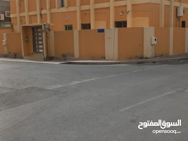 للبيع بناية في موقع ممتاز على زاوية بالقرب من دوار 19 مدينة حمد