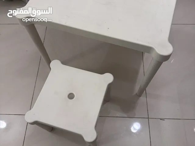 قطع متنوعة من اثاث غرف المعيشة