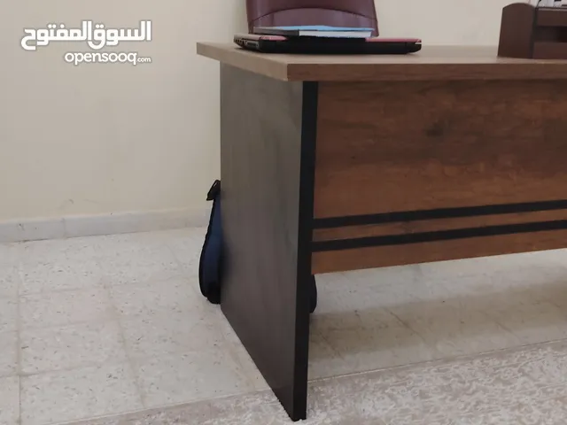 مكتب اداري مستعمل مكتب وتلاته كراسي