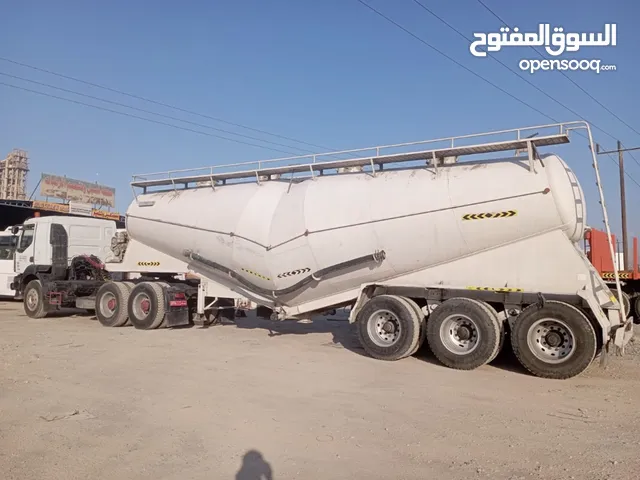 Tractor Unit Renault 2011 in Muscat