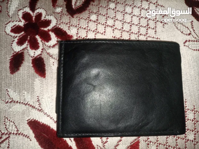 محافظ عدد اتنين جديد ووحده مستعمله اسبوع بحالة الوكاله والله يطرح البركه لصاحب النصيب