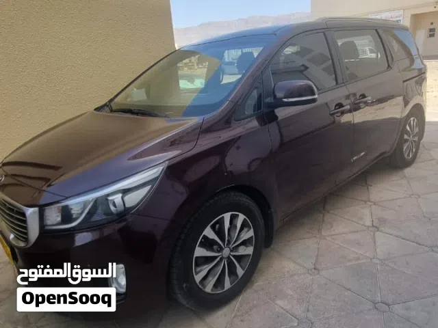 Used Kia Carnival MPV in Muscat