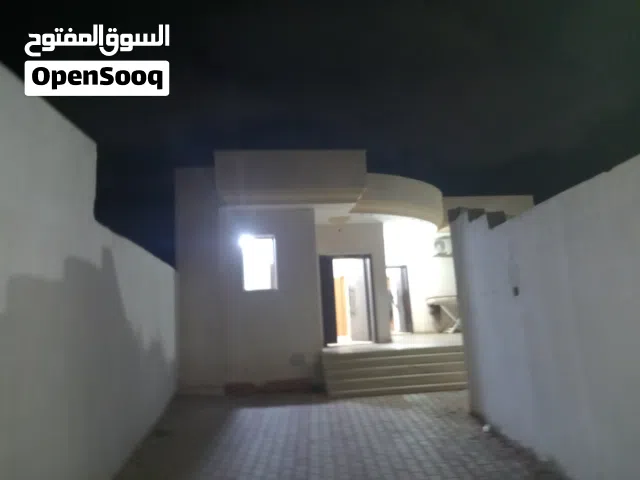 155 m2 3 Bedrooms Townhouse for Rent in Tripoli Tajura
