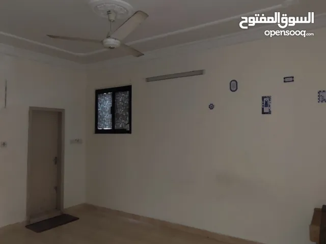 200m2 4 Bedrooms Townhouse for Rent in Muharraq Muharraq City