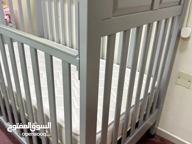 سرير أطفال بحالة ممتازة