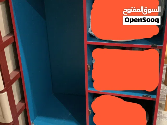 دولاب اطفال بدون ابواب نظيف جداً ومتين يصلح كأرفف تخزين ملابس او كتب او ألعاب أو أحذية