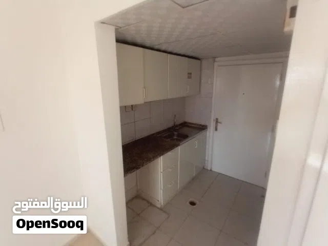 لقطة بالنعيمية استوديو خلف السفير مول شامل نت وفواتير 2400 فقط �