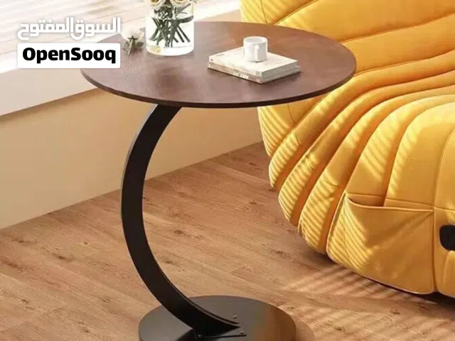 طاولة جانبيه