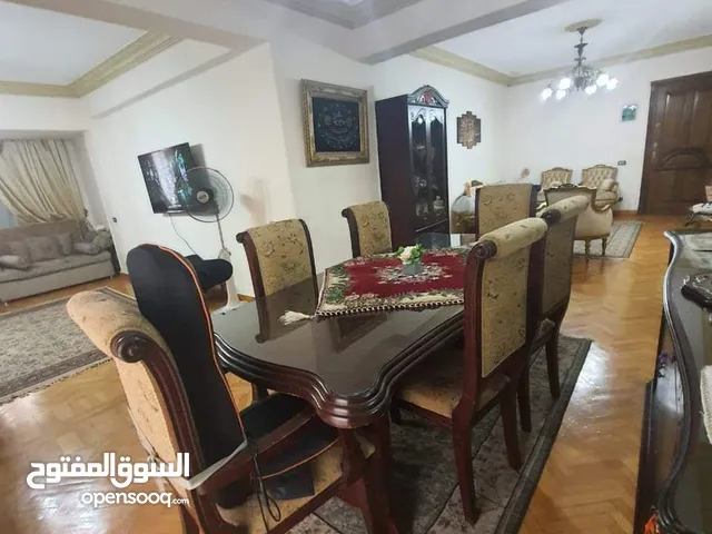 شقة 180متر بالمربع للذهبي محمد حسن الجمال متفرع من عباس العقاد بجوار الخدمات