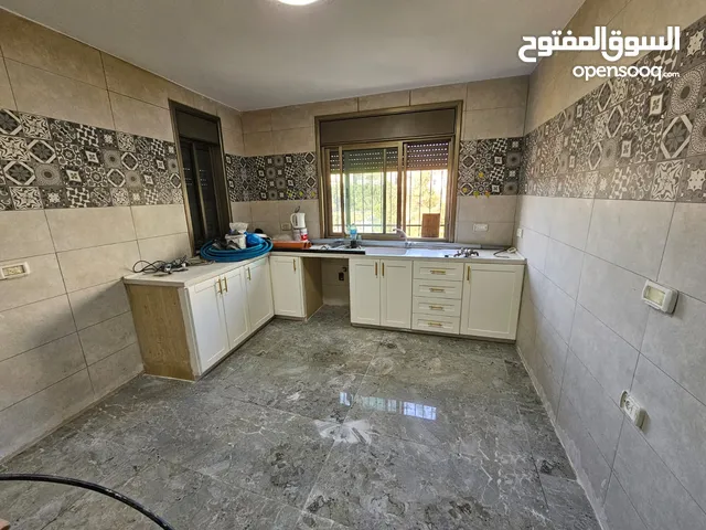 140 m2 2 Bedrooms Apartments for Sale in Ramallah and Al-Bireh Ein Musbah