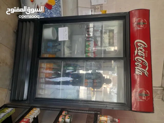 ثلاجة بابين شغلة و بحالة جيدة
