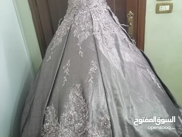 فساتين زفاف وخطبة... بدلات زفاف وخطبة وطرحات عروس وتوربان عروس