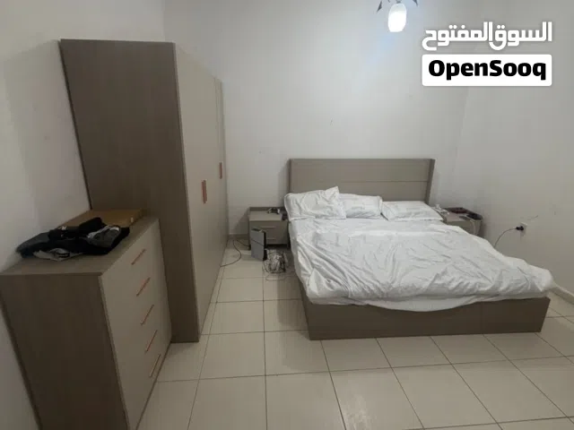 غرفة كبيرة مع بلكونة بودن عموله   فرش جديد  قرب جراند مول